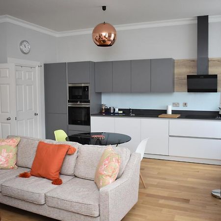 Bernard St - Bright And Spacious 1 Bed Apartment At The Shore! エディンバラ エクステリア 写真